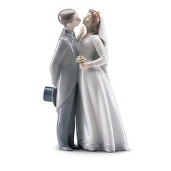 Lladro A Kiss to Remember Porcelain Figurine - - Beautiful Anniversary Or Holiday Gift    