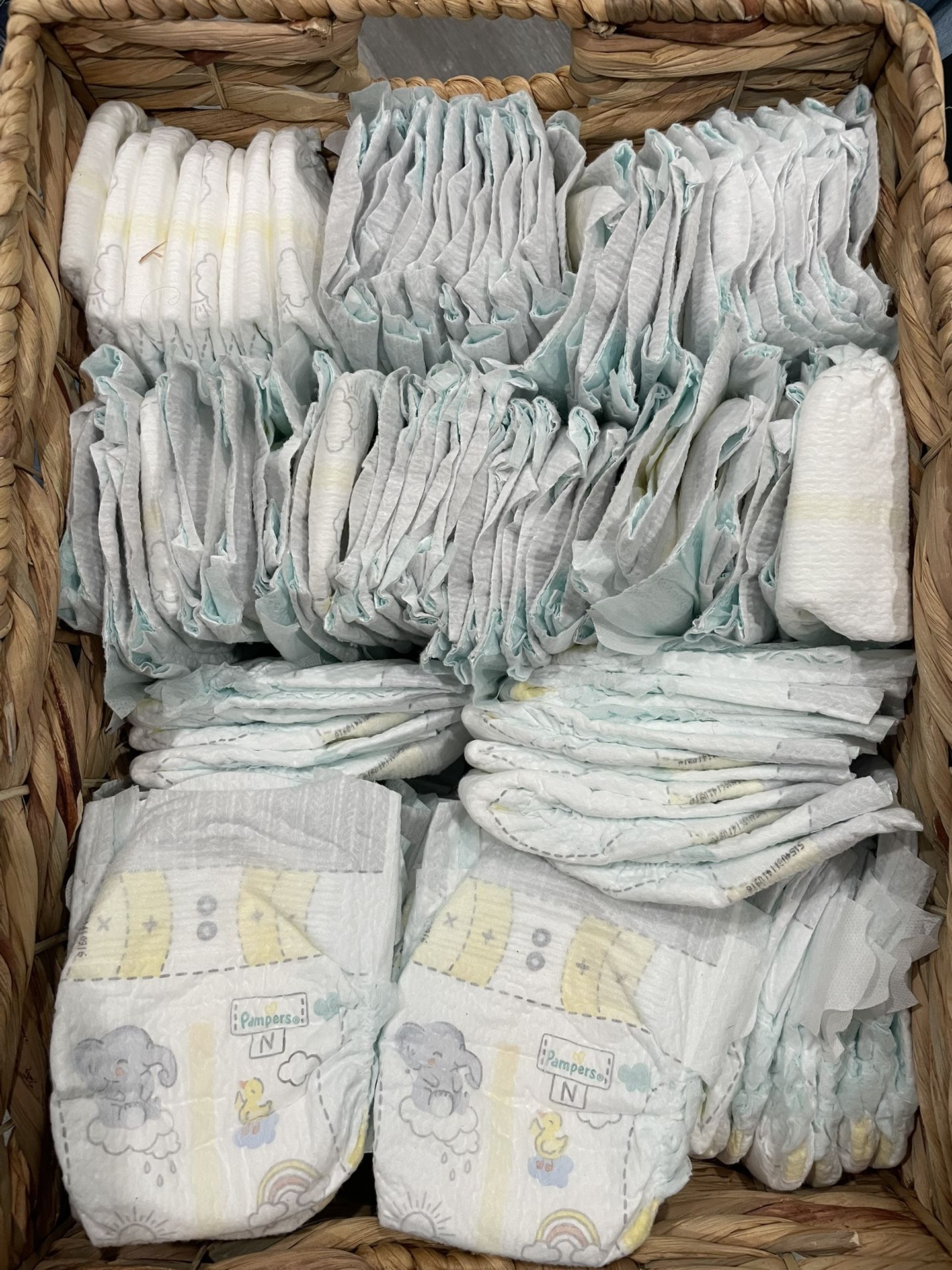 Newborn Diapers (90) HUGGIES 