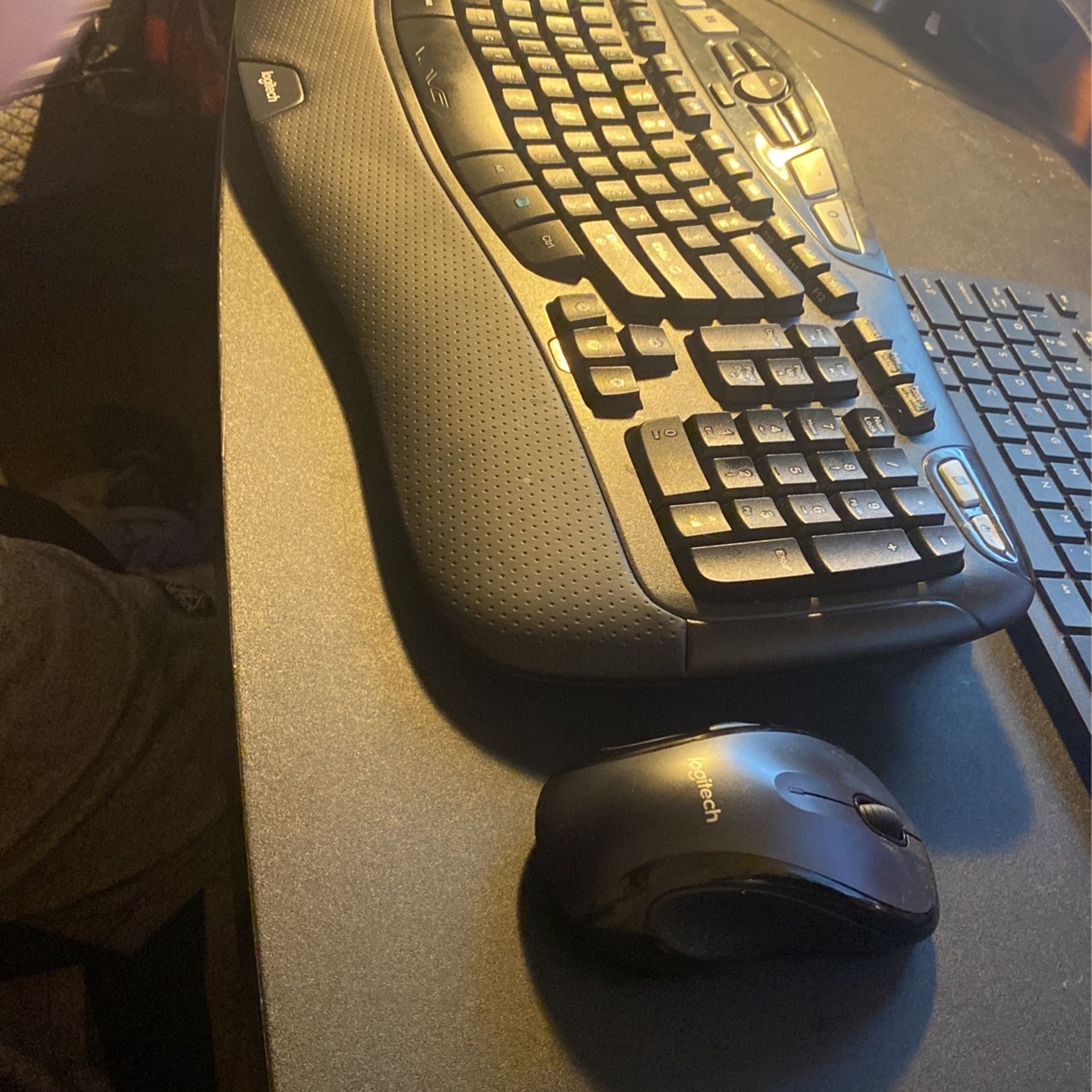 Logitech Comfort Wireless Mouse Keyboard