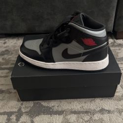 Jordan 1 Mid | Red Shadow | Size 4