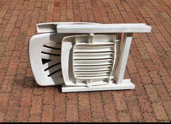 Folding lawn chair