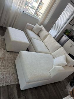 Brand new cream aectionals with free ottoman