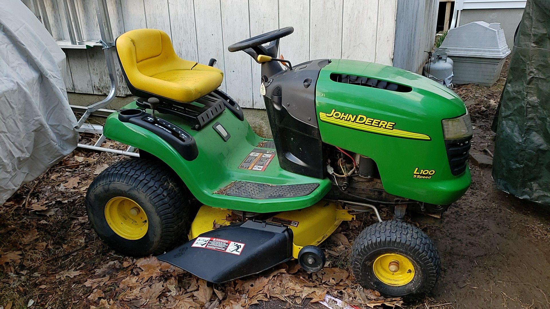 John Deere L100 17hp lawn mower for Sale in Litchfield, CT