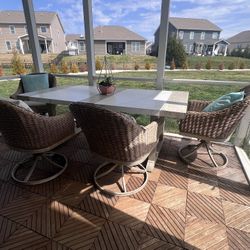 Dining Table + 4 Chairs
