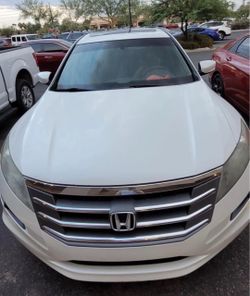 Honda Crosstour White SUV