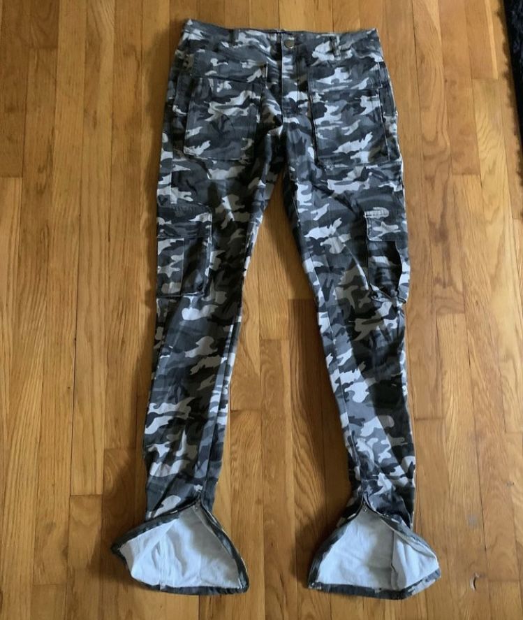 CAMO STACKED/FLARE CARGO PANTS