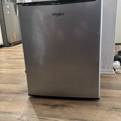 Whirlpool Mini Fridge 