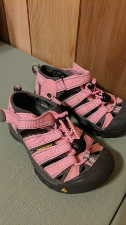 New Keen waterproof shoes kids size US 9