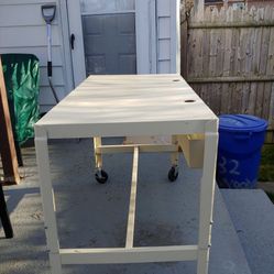 Metal Table With Wheels