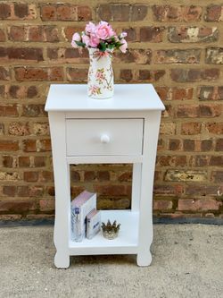 NIGHT STAND /SIDE TABLE