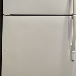 Maytag Plus Refrigerator / Freezer