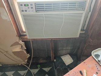 GE Window Air Conditioner Unit