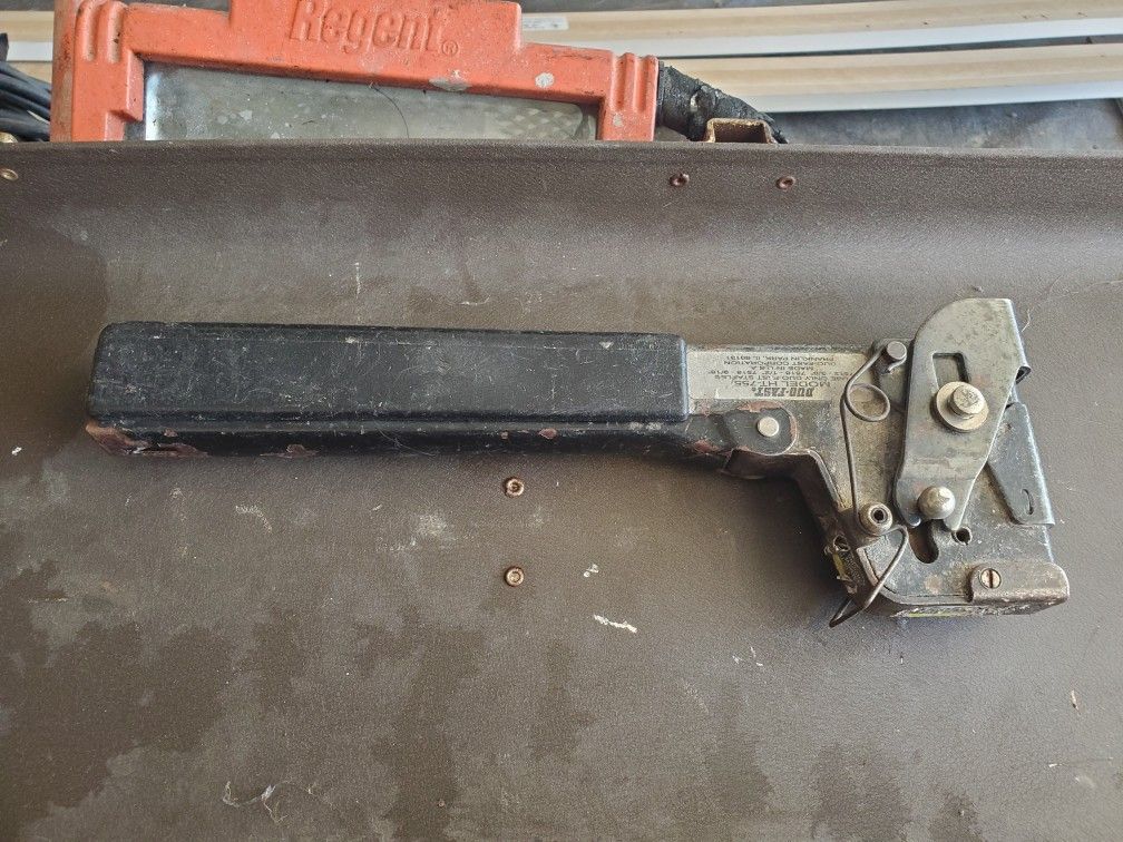 Hammer Staple
