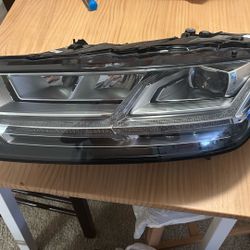 2017-2019 Audi Q7 Driver Side Headlight Assembly