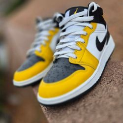 Air Jordan Nike high tops 