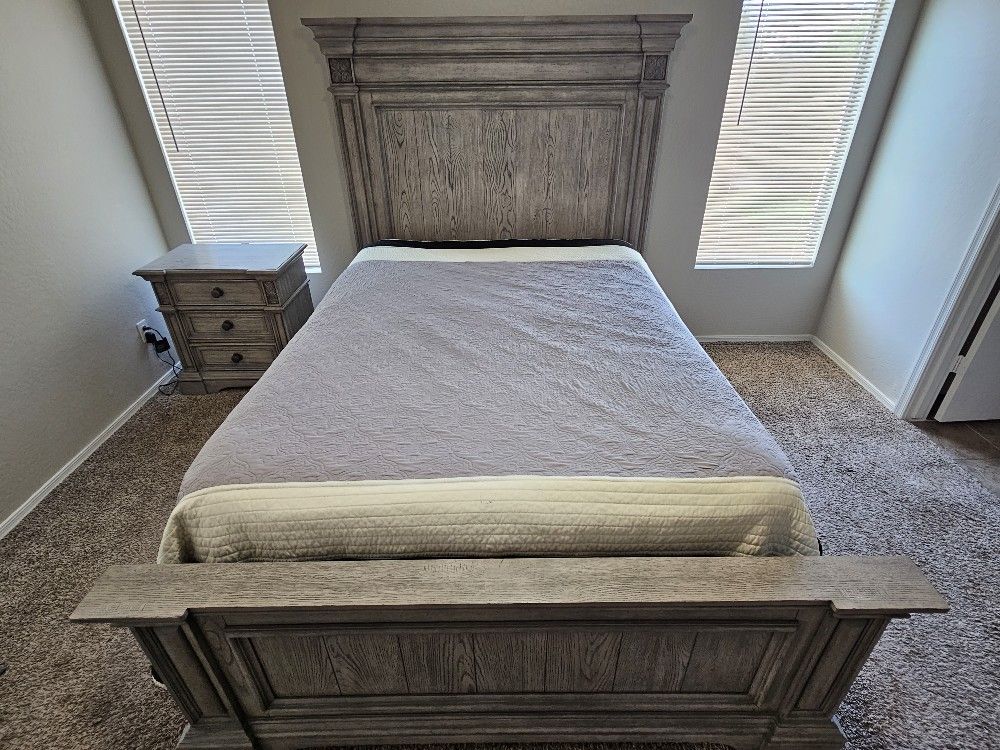 Queen Size Bedroom Set Complete