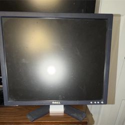 Dell 17 Inch LCD Computer Monitor 5:4 Aspect Ratio VGA D-Sub Input Black Display
