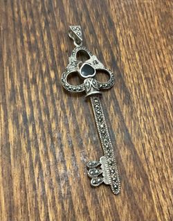 Vintage sterling silver black Onyx Marquez site key pendant