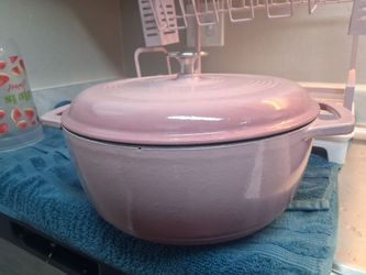 Amazon Basics Enameled Cast Iron Dutch Oven - Light Pink (Never Used)