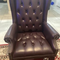 Like New Traditional Chair 