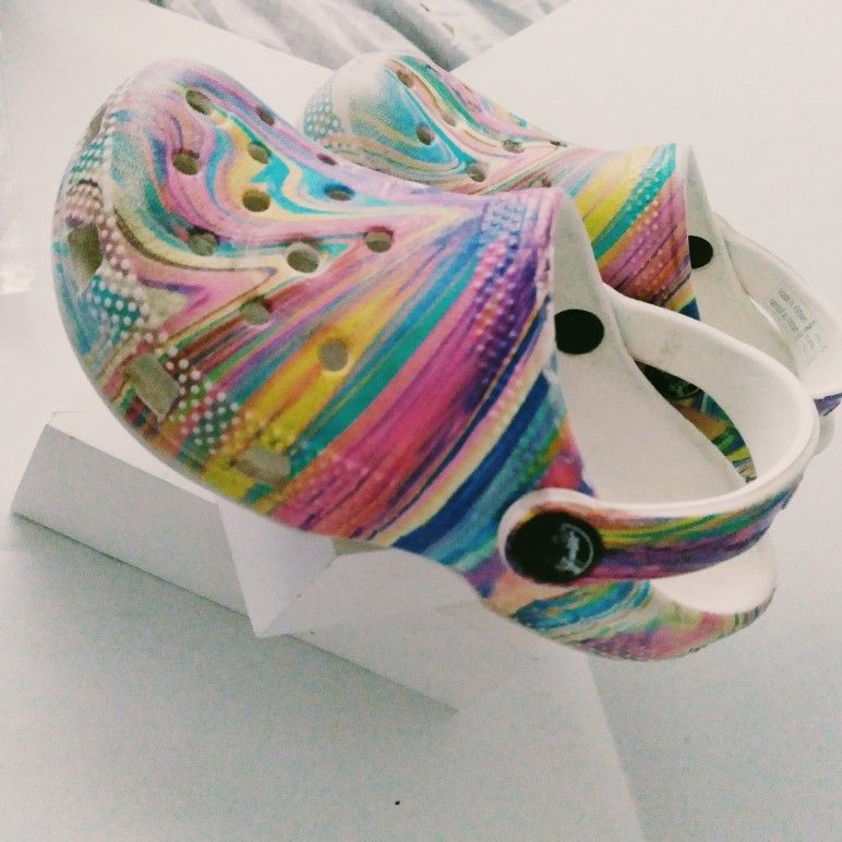Kids' Crocs Clogs (Swirl/Tie-Dye Pattern, Size 9C)