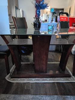 Dinning room table 4 chairs