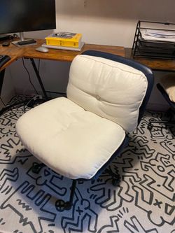 LOW PRICE MOVING- WAYFAIR $850 + TAX WIDE SEATING OFFICE CHAIR