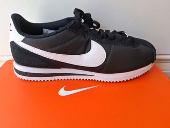 Men's nike cortez black/wht size 11