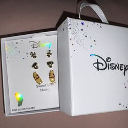 Disney earrings set