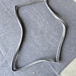 1987/88 E28 535is Front Windshield Rubber Seal 