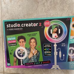 Studio Creator 2 Video Maker Kit Ring Light With Green Screen 