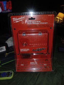 Milwaukee M18 and M12 charger