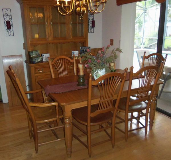 PENNSYLVANIA HOUSE DINING ROOM TABLE WITH 6 (SIX) CHAIRS + 2 (TWO