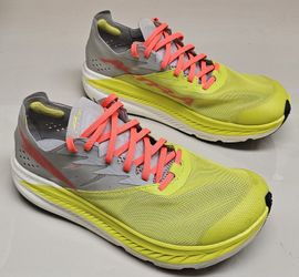 Altra Vanish Carbon 2 Men’s Running Shoes Size  9 AL0A85PC232 Yellow Grey White

Size 9. From non smoking pet free home. Will ship out same/ next day.