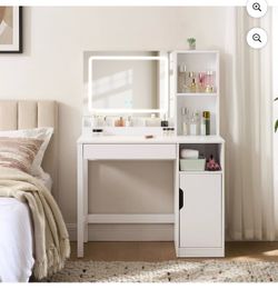 Vanity Table with Lighted Mirror white