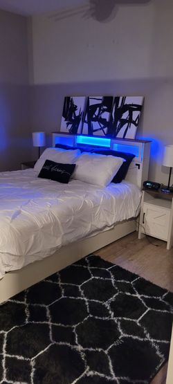 Hasuit Farmhouse bedframe queen-size with pillow top mattress and box springs built in