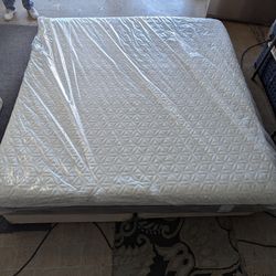 Tempur-Pedic Cloud Supreme King Mattress And Box Spring 🌙