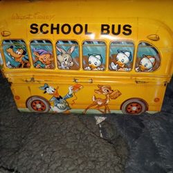 VINTAGE 1968 DISNEY SCHOOL BUS  lunchbox 