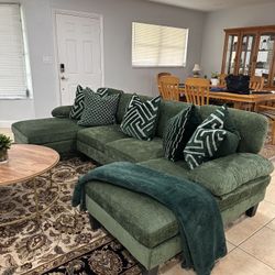 U-Shaped Sectional Sofa With Pillow Setting
