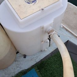 32 Gallon West Marine Bait Tank