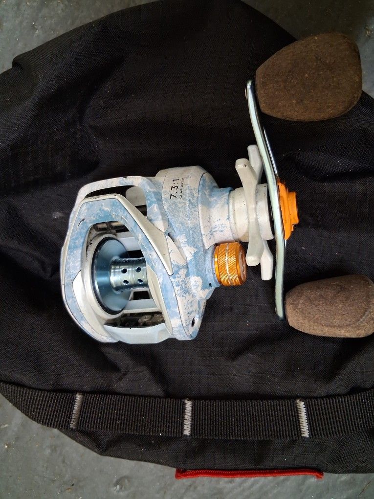 Blue Camo Baitcaster Reel