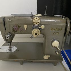 Pfaff 225 Vintage Sewing Machine 