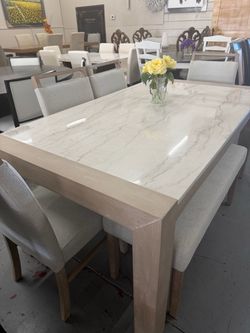 Sectional in Stock // Seccionales Disponibles