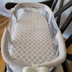 Infant co-sleeper in like new condition,