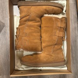 Women’s Ugg Size 8