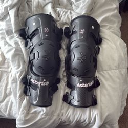Asterisk Carbon Knee Braces 