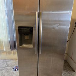 Refrigerator 