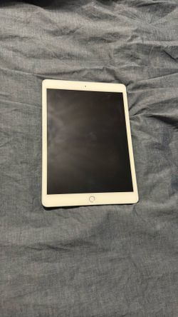 Apple Ipad 7th Generation 10.2in (For Parts)
