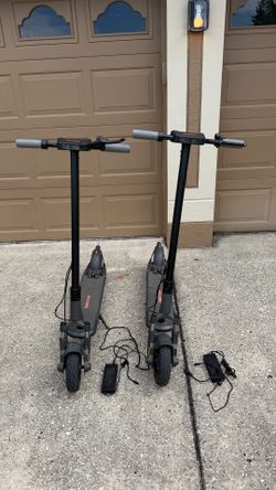 InMotion S1 Electric Scooter 18 MPH Top Speed 30-60 Miles Distance Range 308 Pound Rider Capacity With Lights  (2) Available $300 For 1 $500 for 2