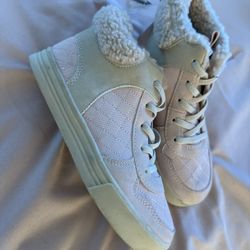 New Oshkosh Girl Shoes Size 1 